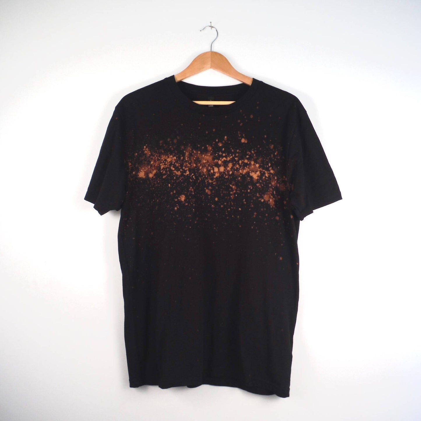 T-shirt en coton biologique teint à l'eau de Javel Galaxy - Noir