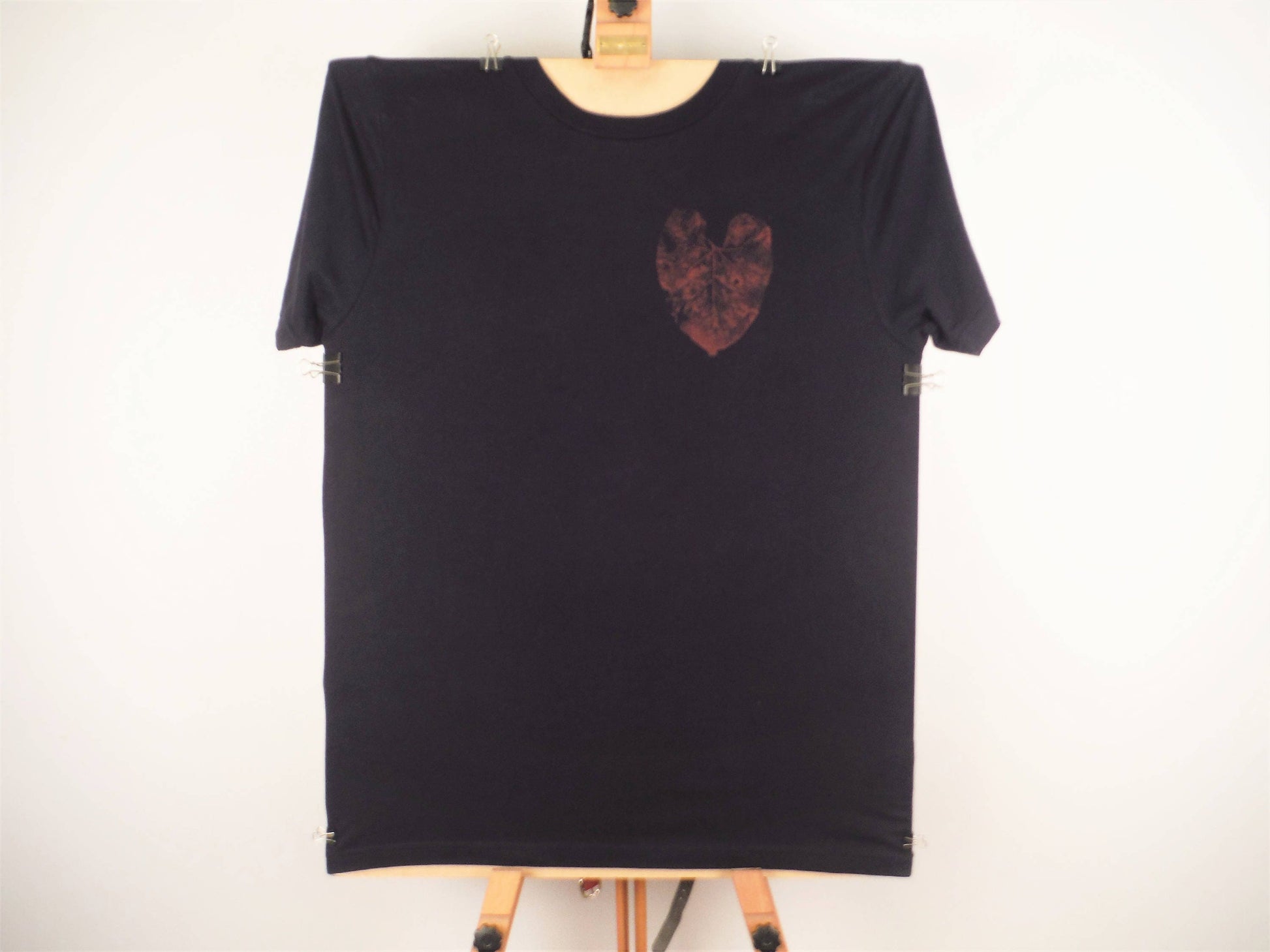 Leaf Heart Organic Cotton T-Shirt - Navy Blue - Bare Canvas