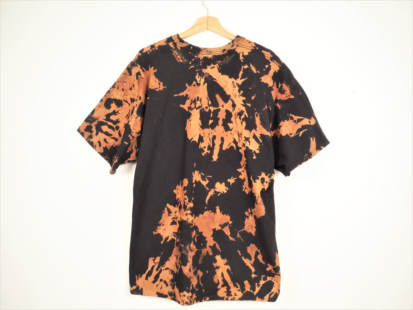 Camiseta Bleach Tie-Dye - Negro y Naranja (Algodón pesado de comercio justo) XXL